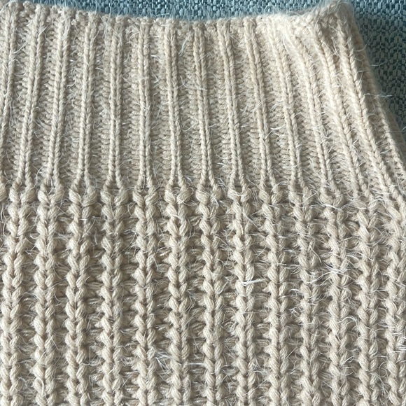 Casting LA Off the shoulder knit sweater - Picture 3 of 3